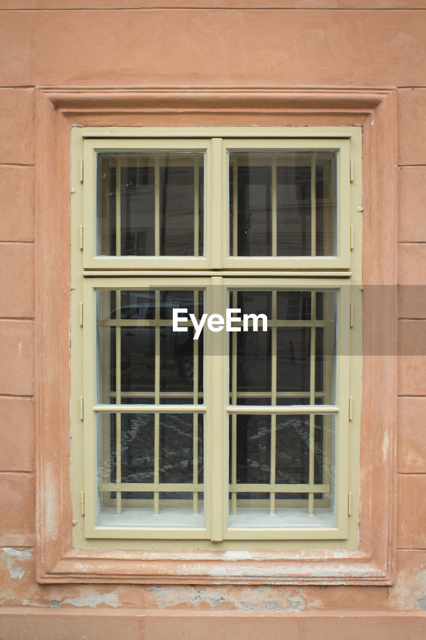 FULL FRAME SHOT OF BUILDING