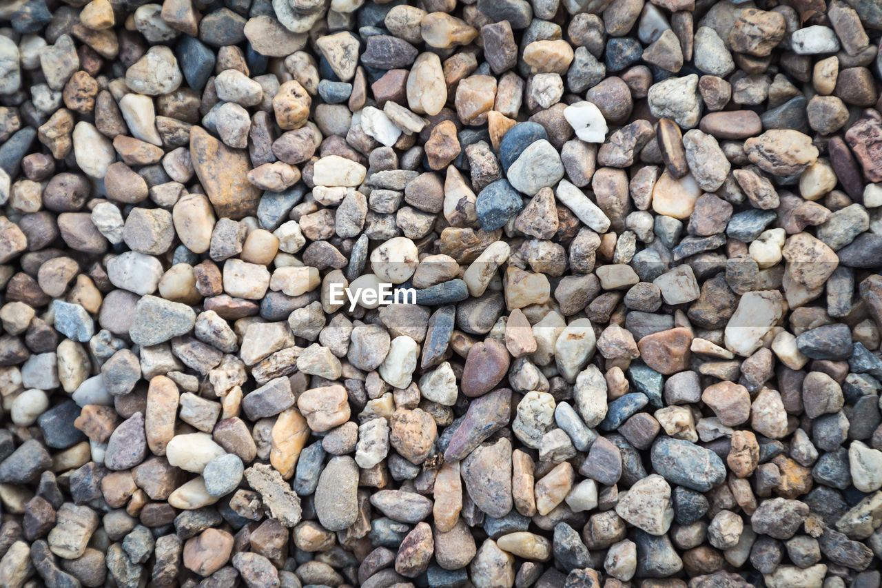 FULL FRAME SHOT OF STONES