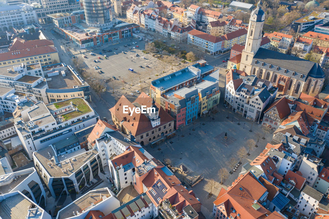 HIGH ANGLE VIEW OF TOWNSCAPE AND STREET IN CITY