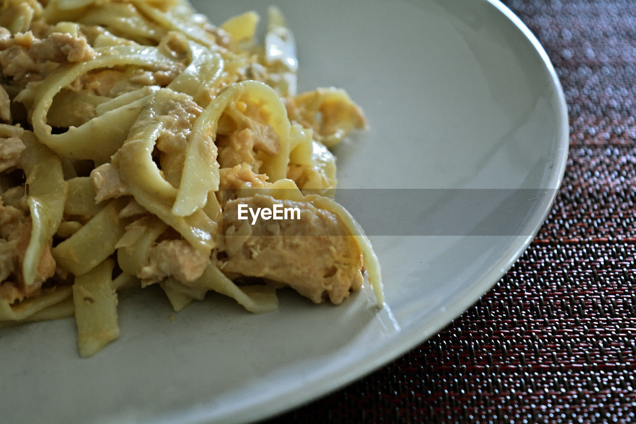 food, food and drink, dish, cuisine, pasta, italian food, freshness, plate, carbonara, wellbeing, indoors, produce, healthy eating, no people, vegetarian food, meal, close-up, still life, table, serving size, spaghetti
