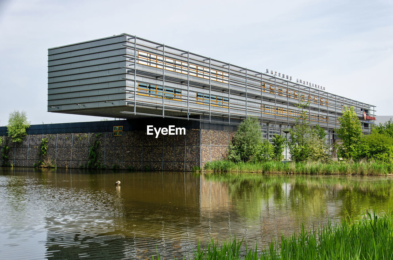 The fire brigade building cantilevering above the nearby lake