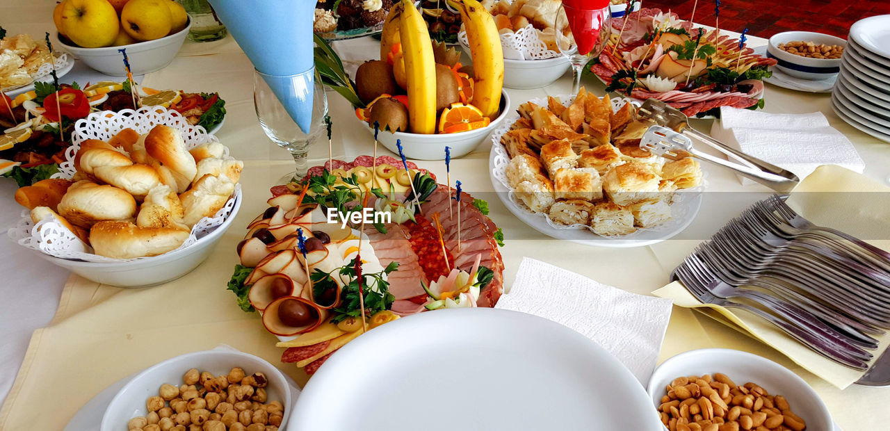 HIGH ANGLE VIEW OF MEAL SERVED IN PLATE