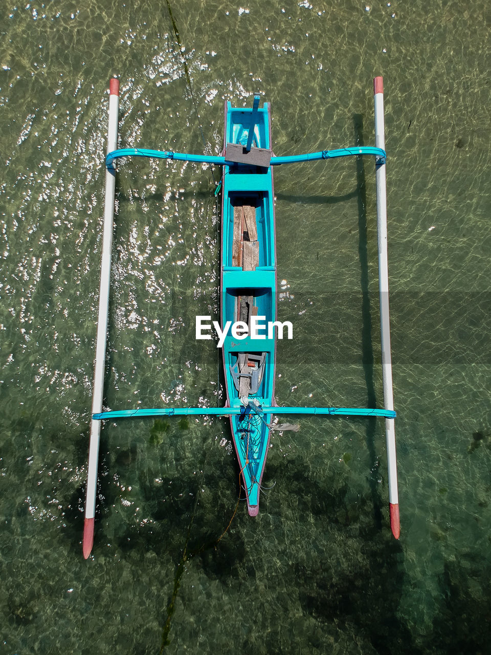 HIGH ANGLE VIEW OF INFORMATION SIGN HANGING ON METAL