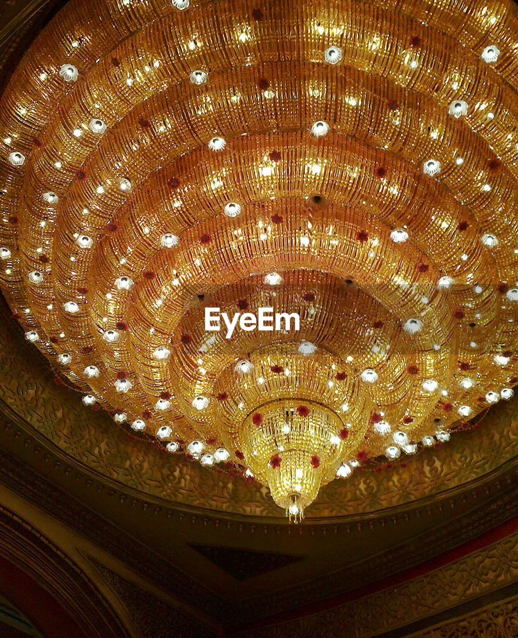 LOW ANGLE VIEW OF ILLUMINATED CEILING