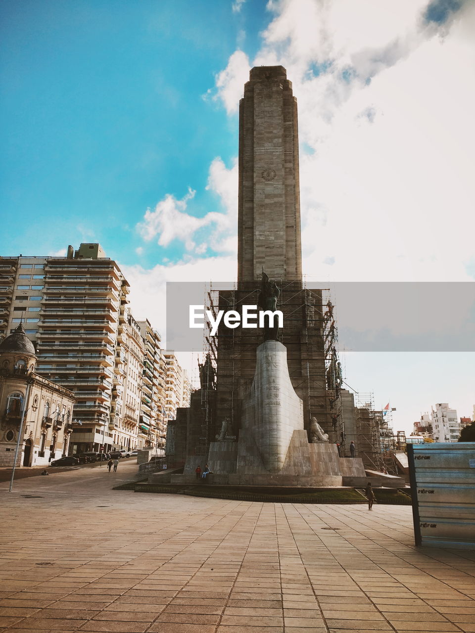 LOW ANGLE VIEW OF HISTORICAL BUILDINGS AGAINST SKY