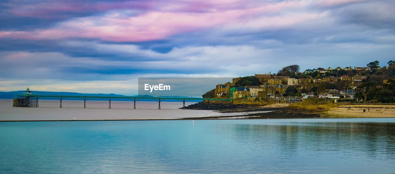 SWIMMING POOL BY SEA AGAINST SKY