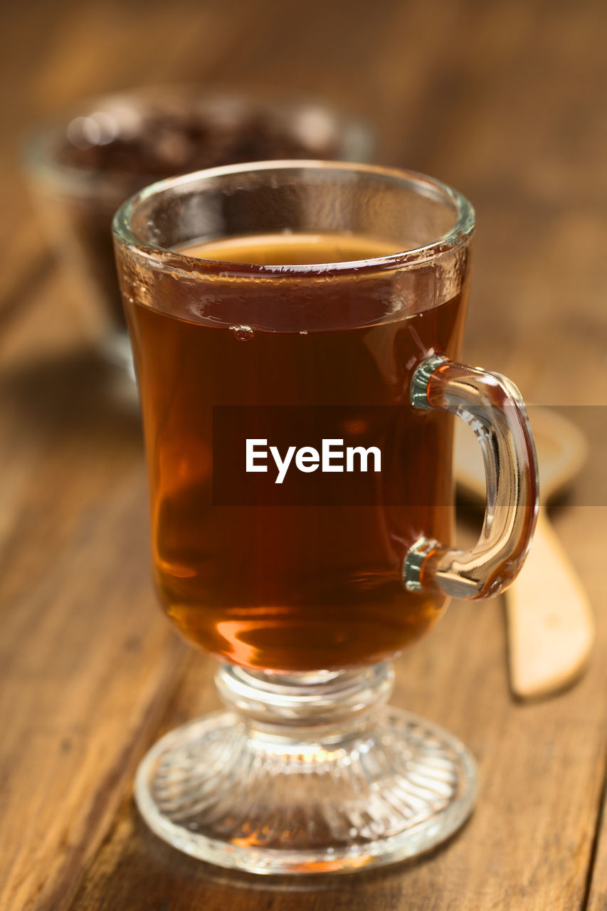 CLOSE-UP OF TEA IN GLASS