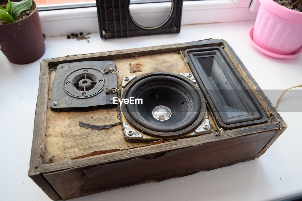 HIGH ANGLE VIEW OF OLD CAMERA ON TABLE IN KITCHEN