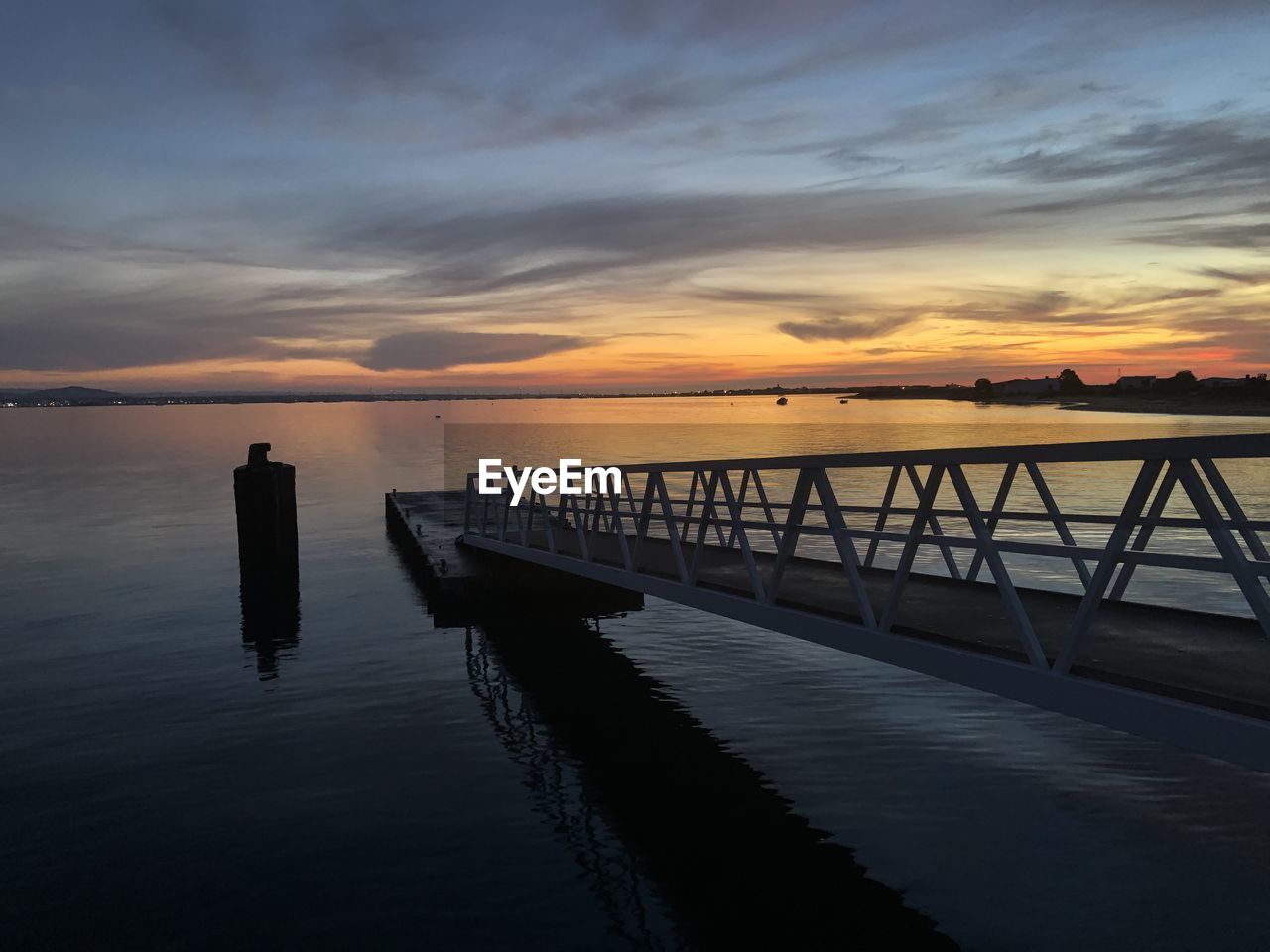 SILHOUETTE PIER ON SEA AGAINST SKY DURING SUNSET