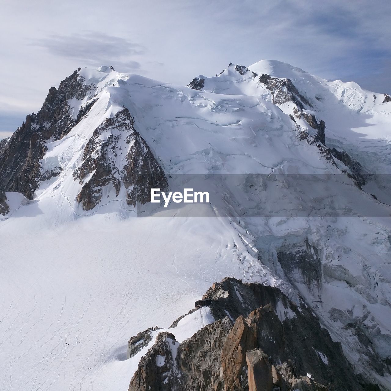 SNOW COVERED MOUNTAIN AGAINST SKY