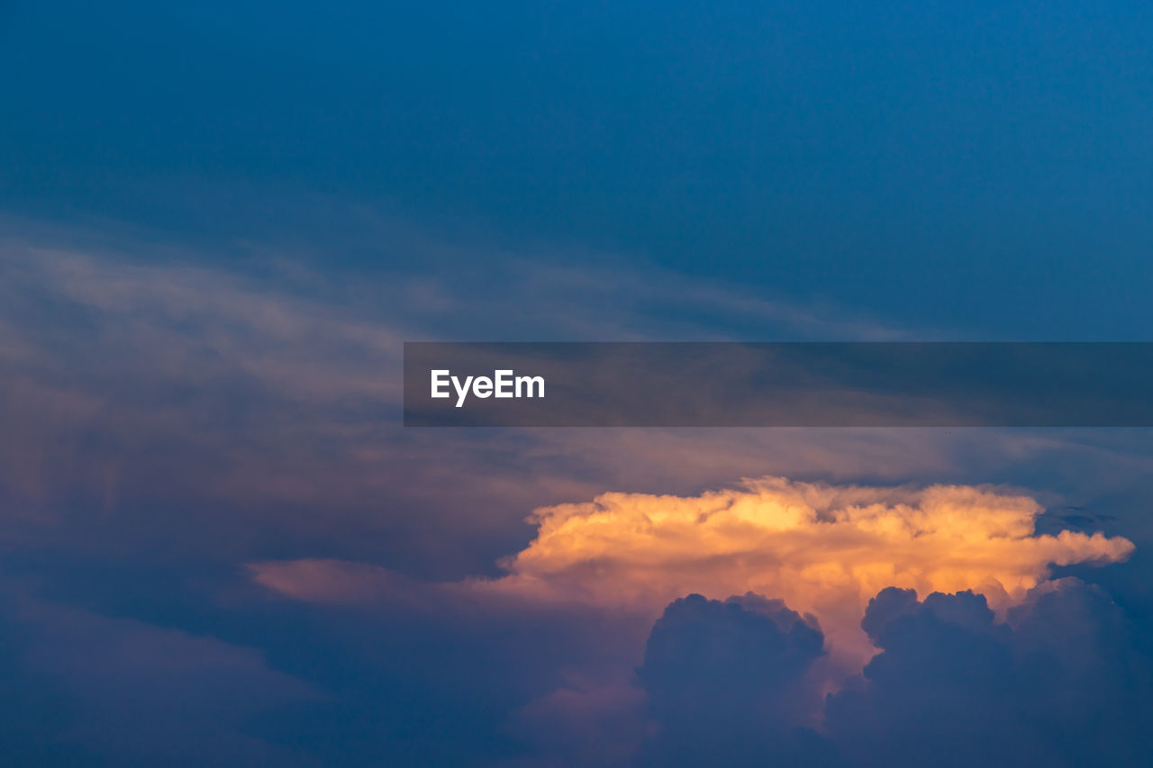 LOW ANGLE VIEW OF CLOUDY SKY DURING SUNSET