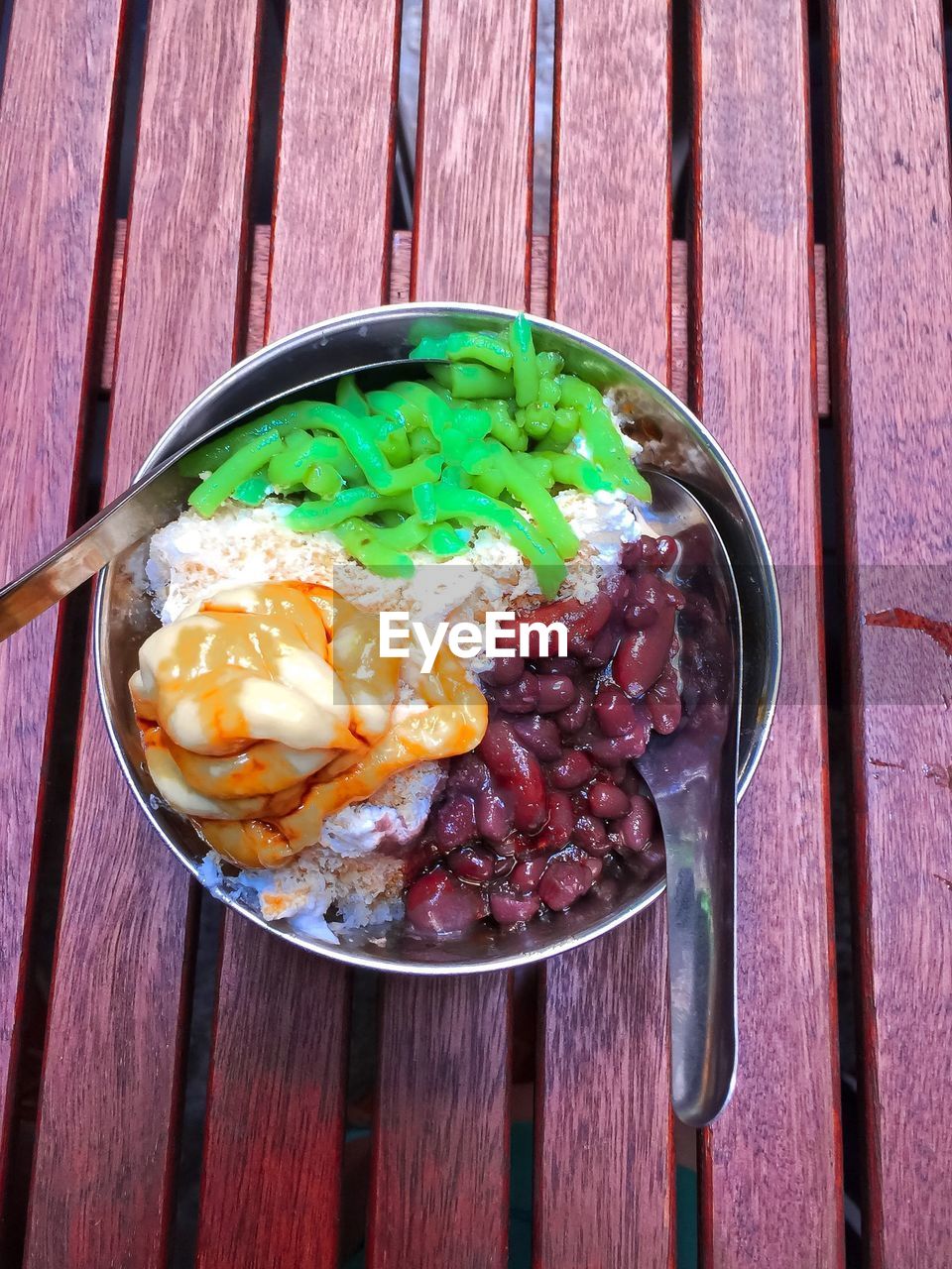 HIGH ANGLE VIEW OF FRESH BREAKFAST ON TABLE