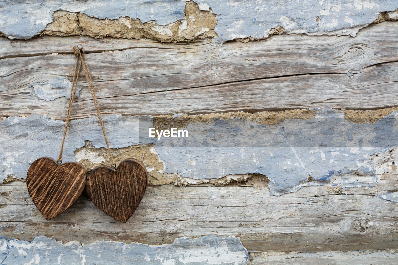 CLOSE UP OF WOOD ON WOODEN WALL
