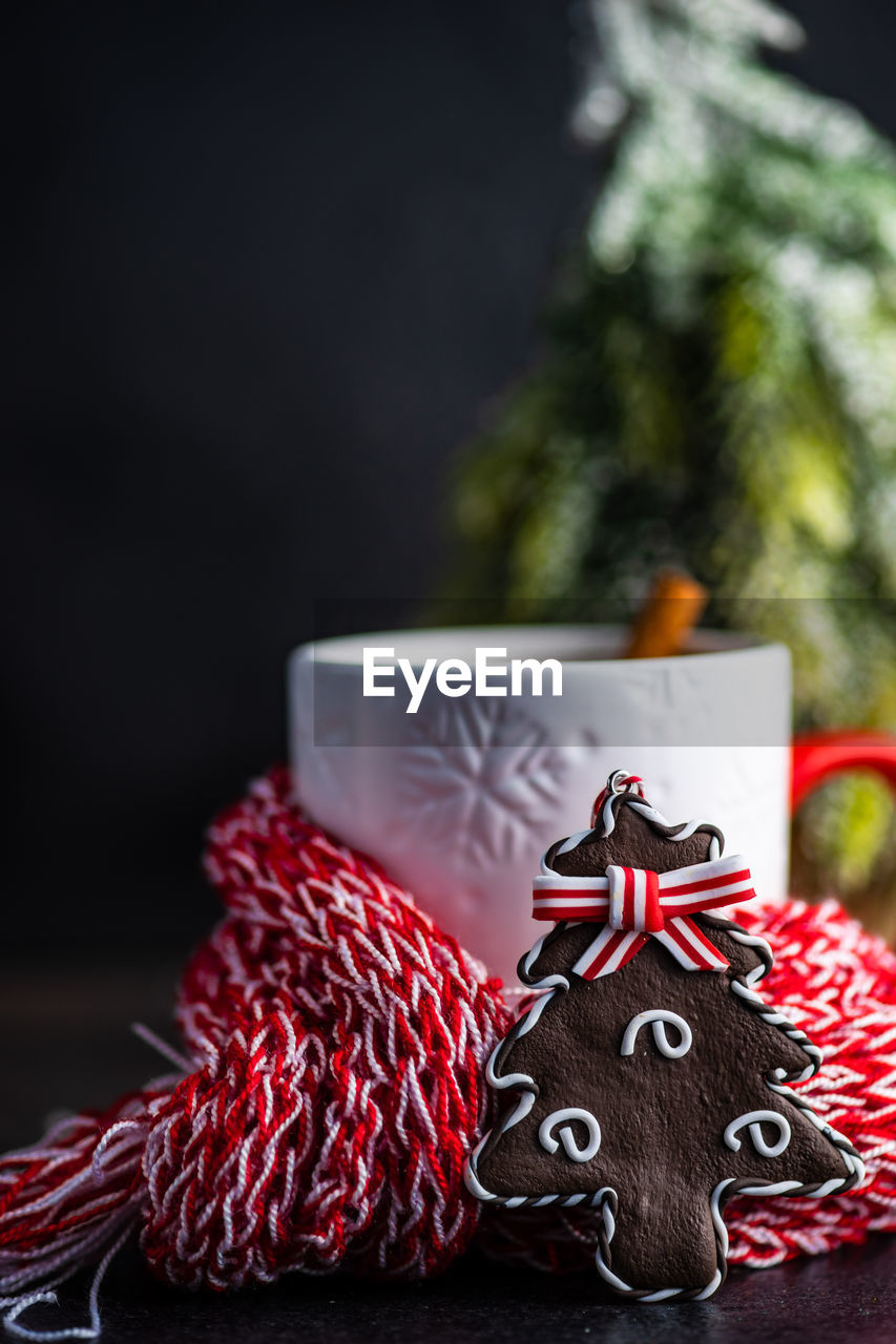 CLOSE-UP OF CHRISTMAS DECORATION ON METAL