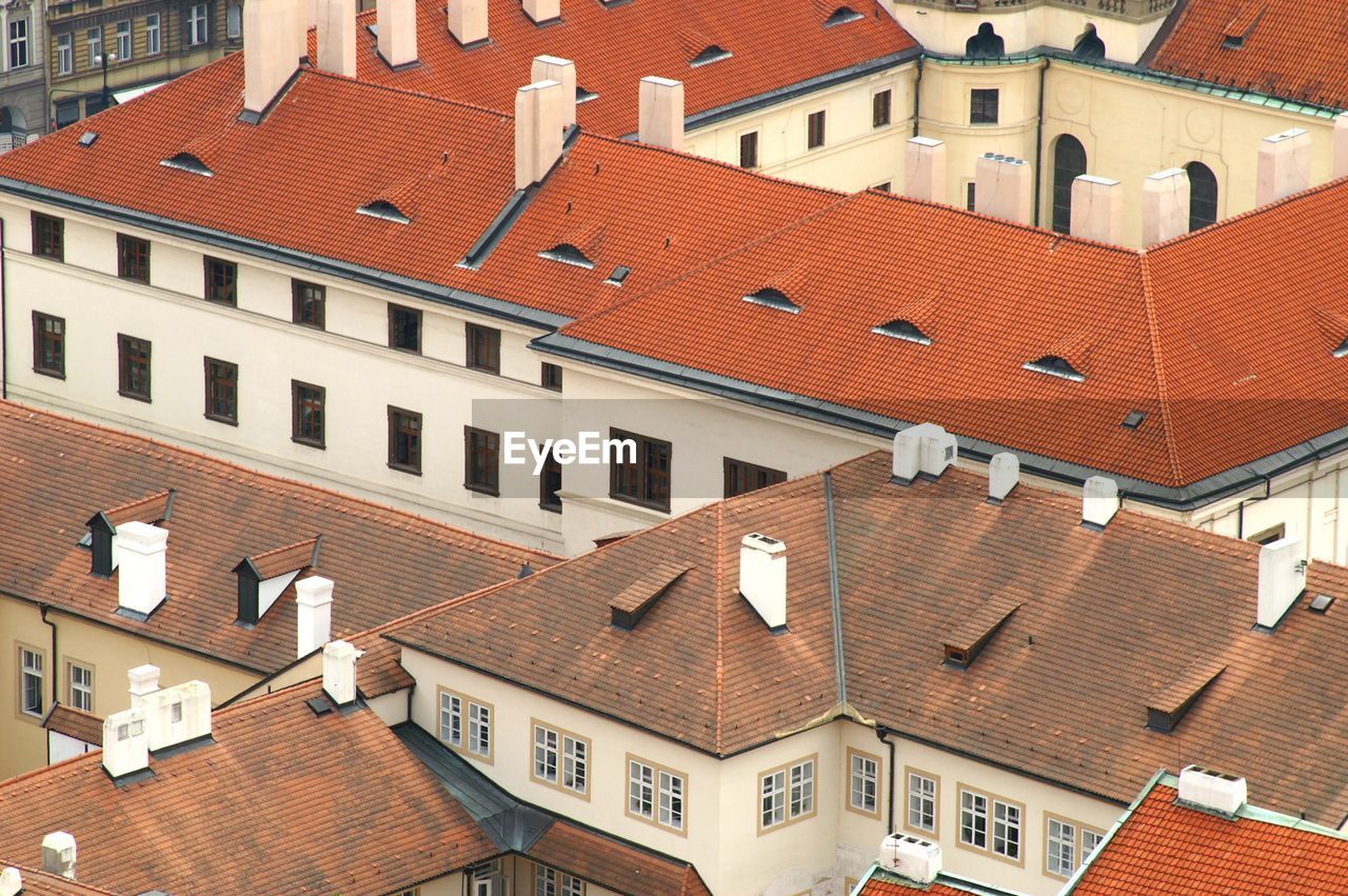 LOW ANGLE VIEW OF RESIDENTIAL BUILDINGS IN CITY