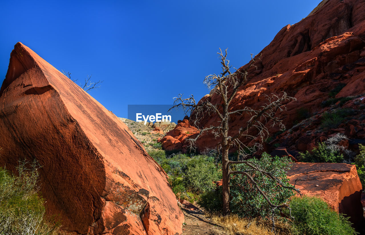 SCENIC VIEW OF MOUNTAIN AGAINST BLUE SKY