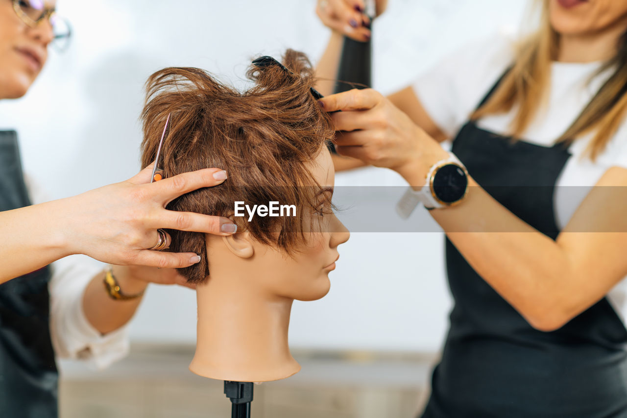 Hairdresser education - hairstyling beginner course