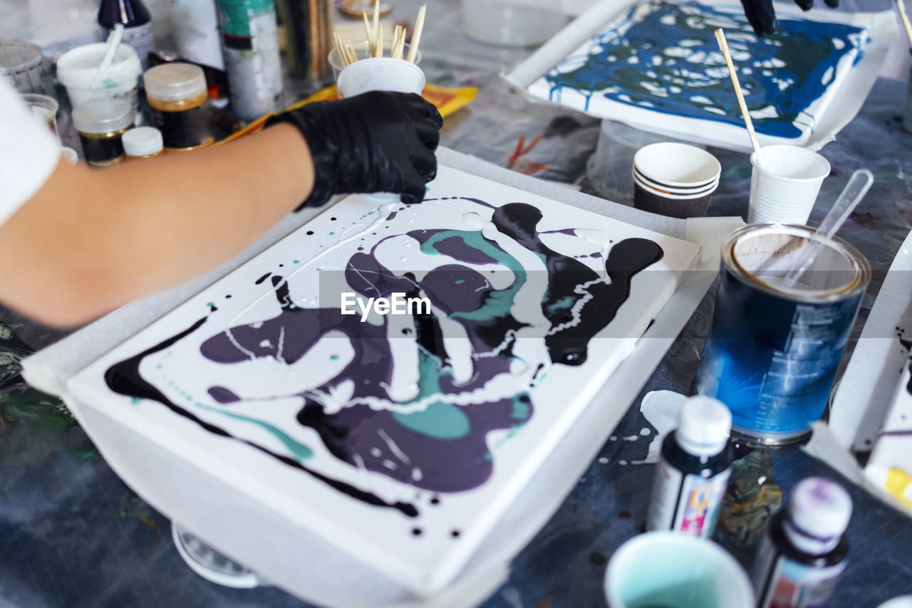 cropped hand of scientist working at table