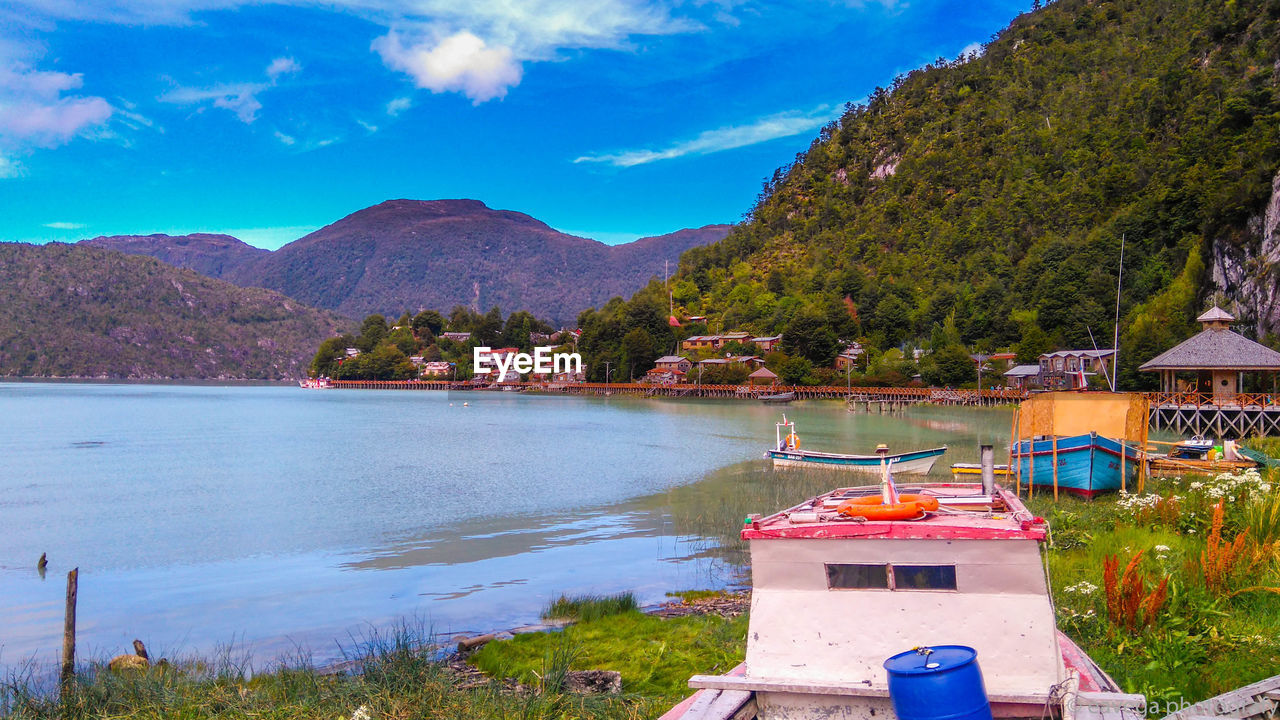 SCENIC VIEW OF LAKE AGAINST MOUNTAIN