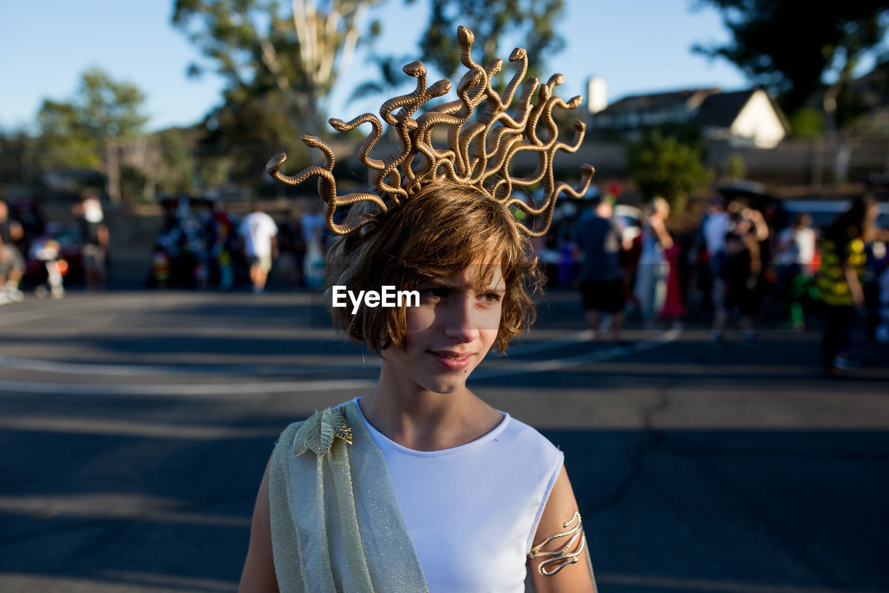 Girl dressed as medusa for halloween trunk or treat