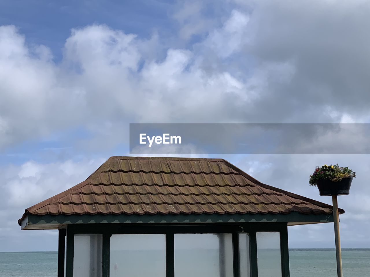 ROOF OF HOUSE AGAINST SKY