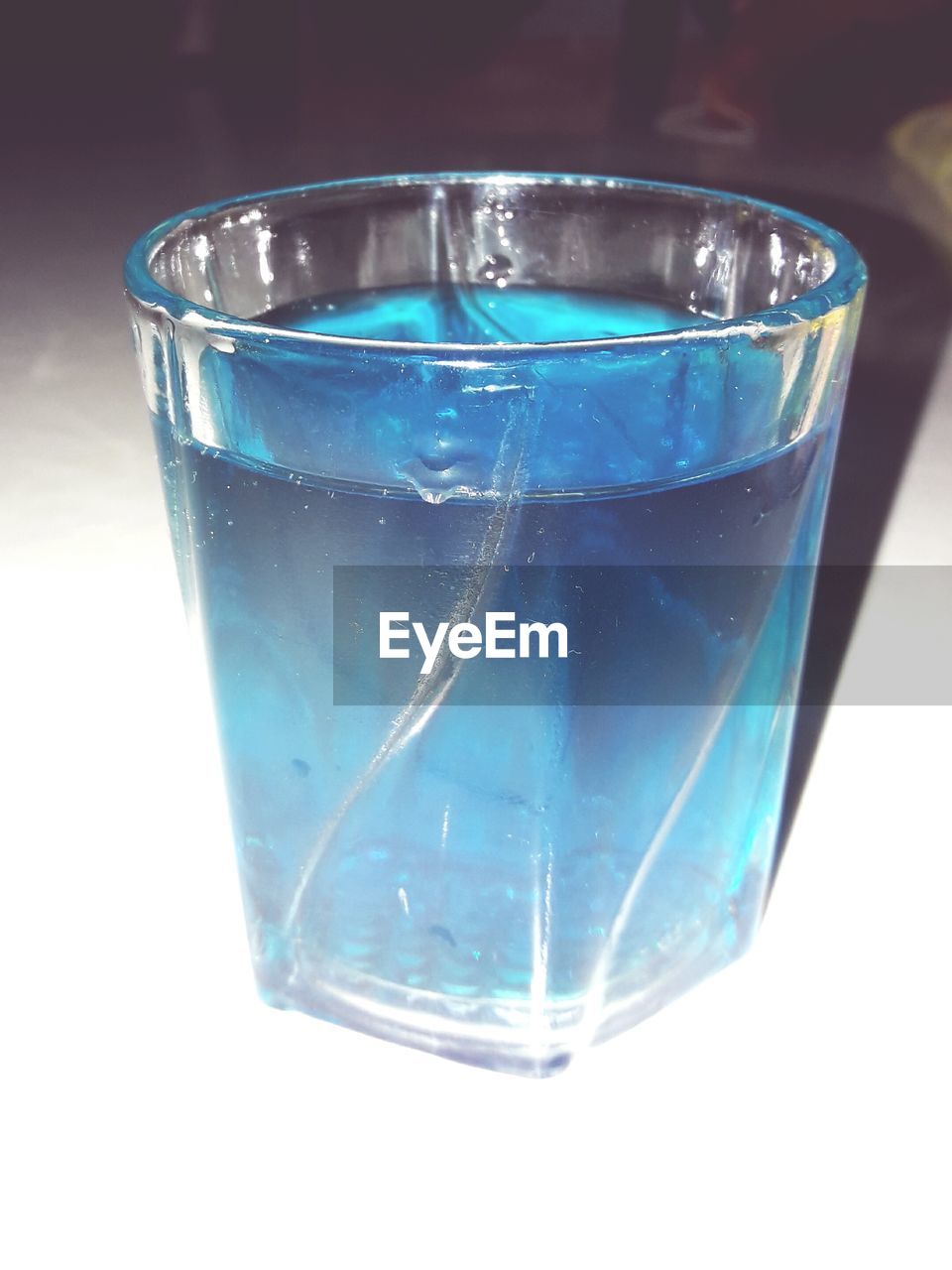 CLOSE-UP OF DRINK IN WATER