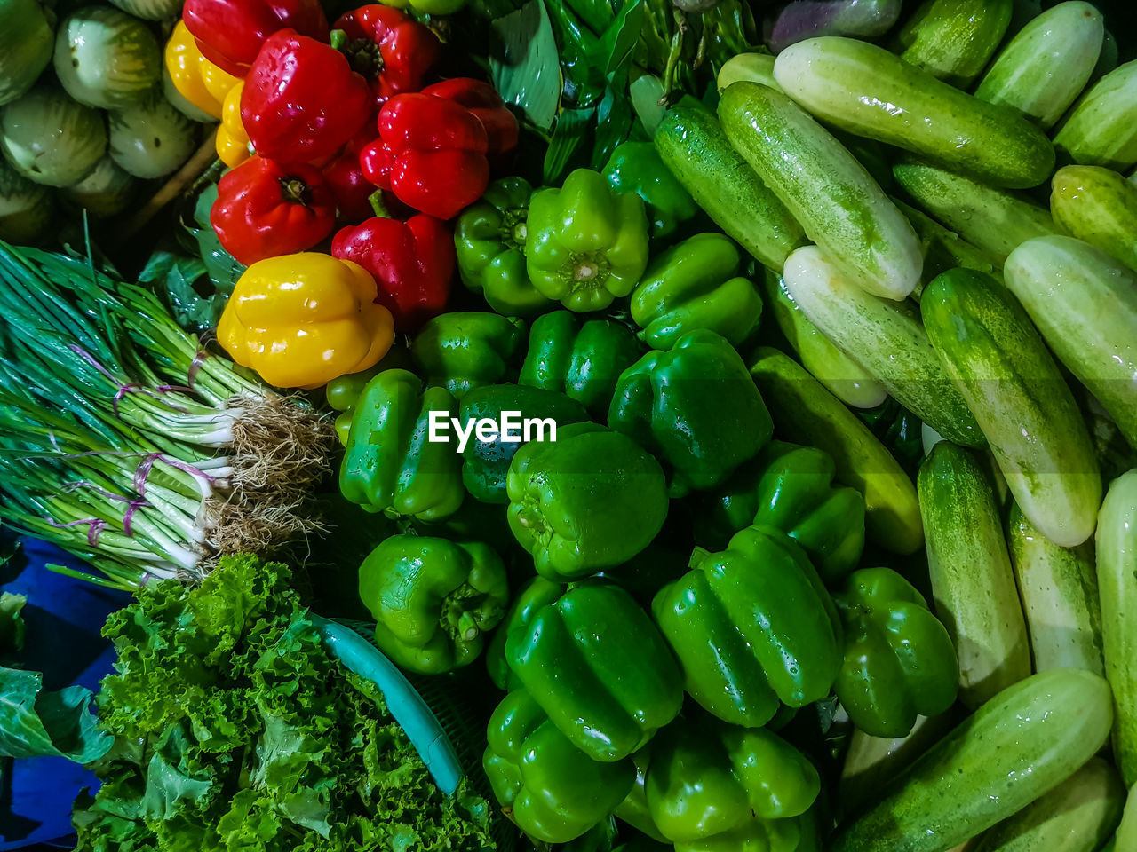 CLOSE-UP OF BELL PEPPERS FOR SALE AT MARKET