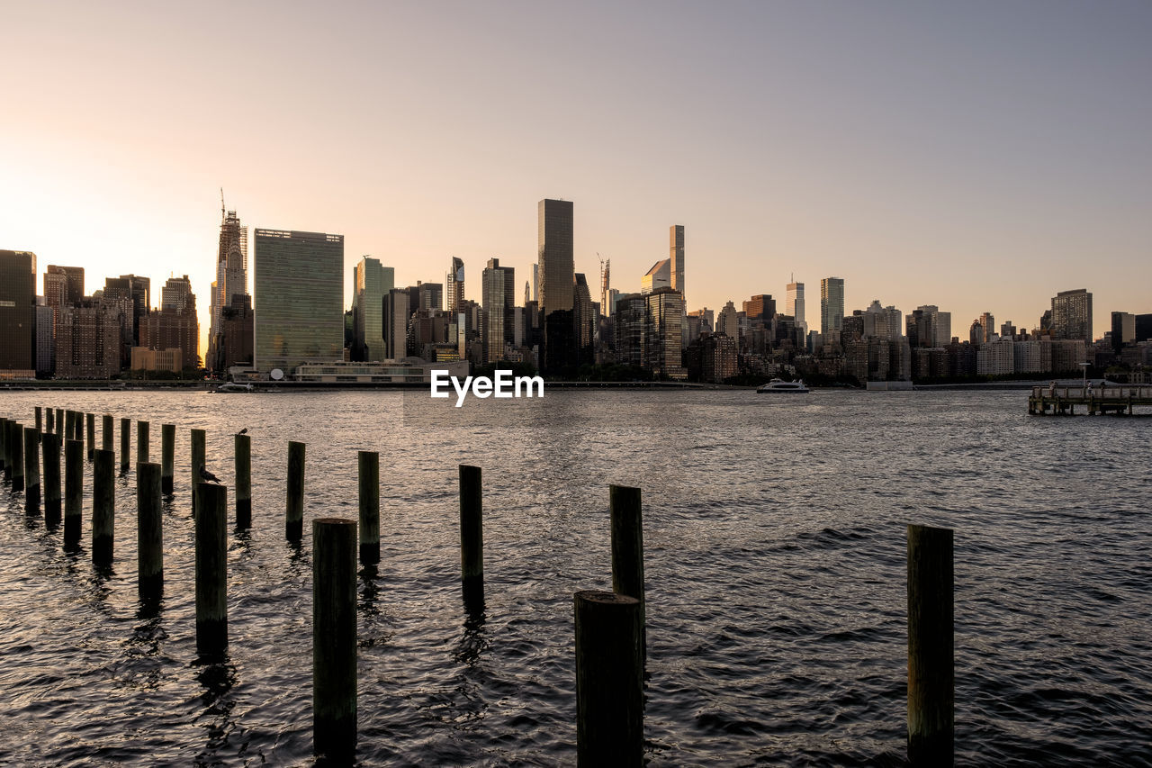 SEA AND BUILDINGS IN CITY AGAINST SKY