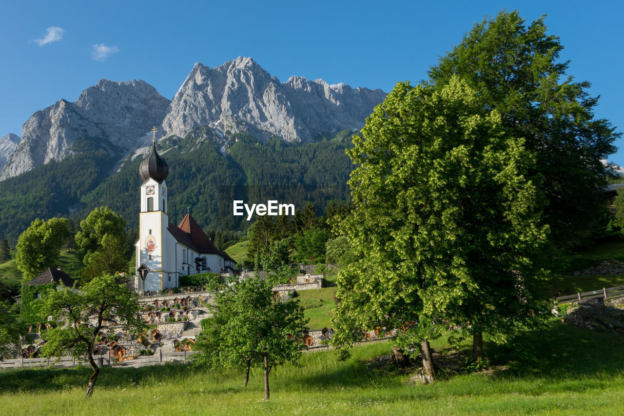 SCENIC VIEW OF MOUNTAIN AGAINST SKY