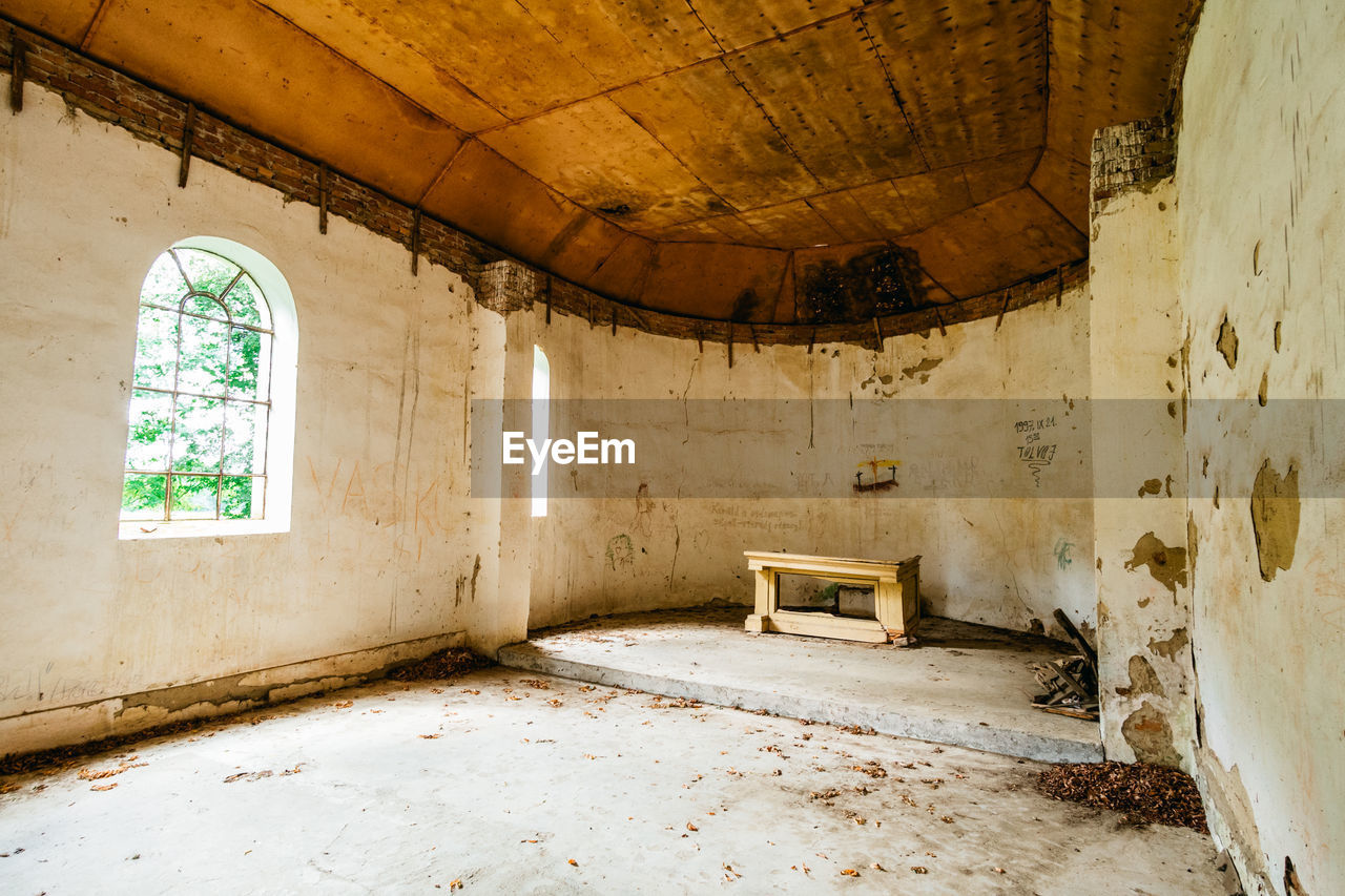 ABANDONED BUILDING INTERIOR