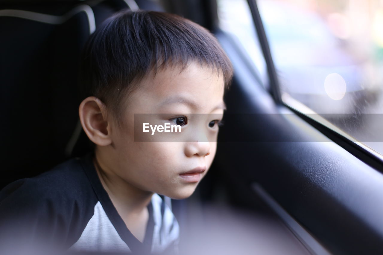 PORTRAIT OF CUTE GIRL IN CAR