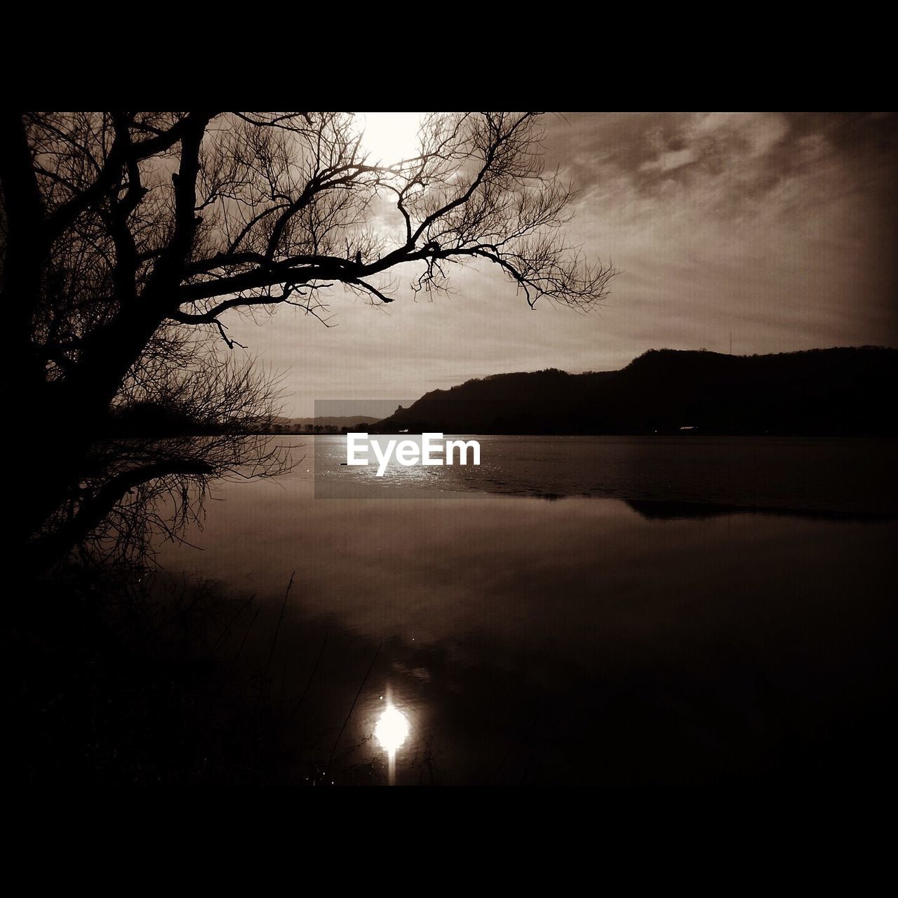 SCENIC VIEW OF CALM LAKE AGAINST SKY