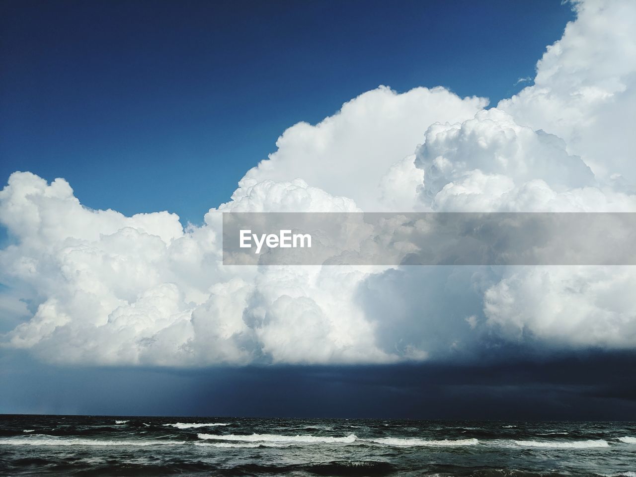 IDYLLIC SHOT OF SEA AGAINST SKY