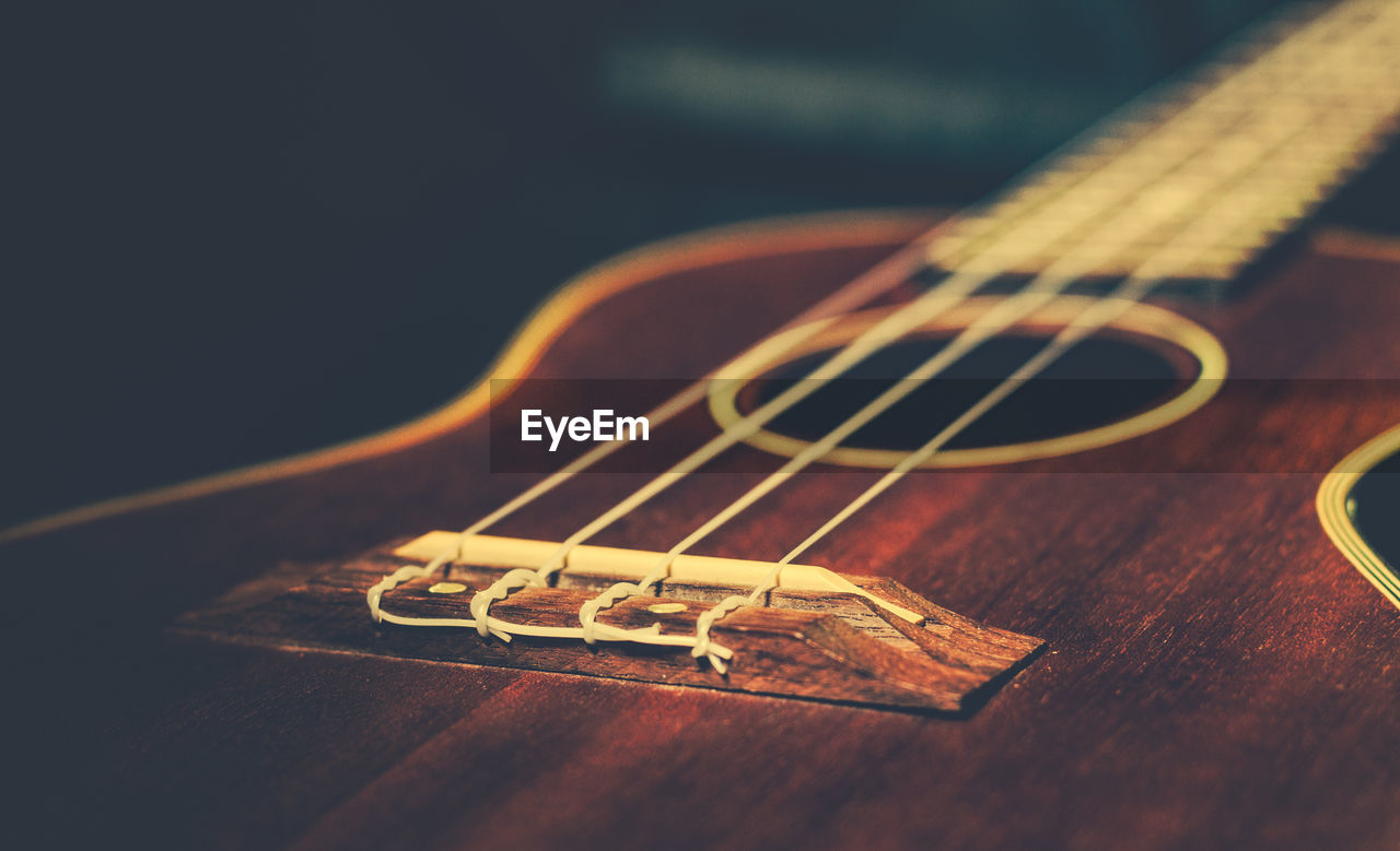 CLOSE-UP OF GUITAR AND TABLE