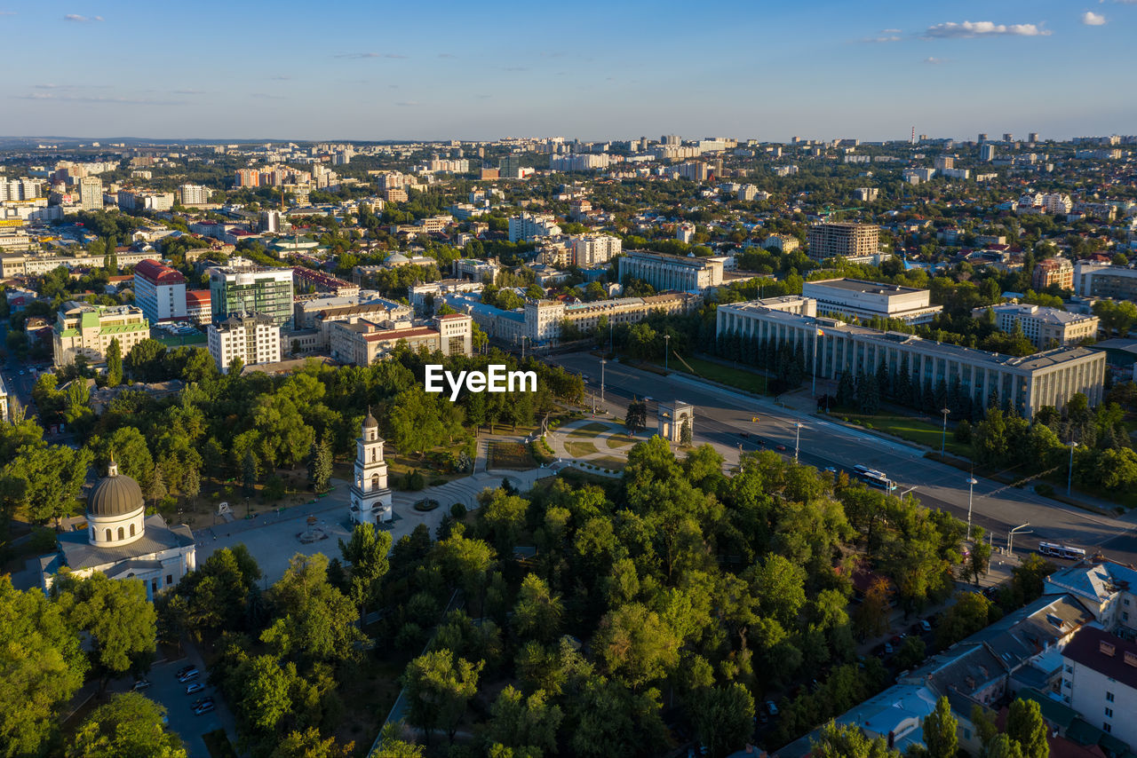 HIGH ANGLE VIEW OF BUILDINGS AGAINST SKY