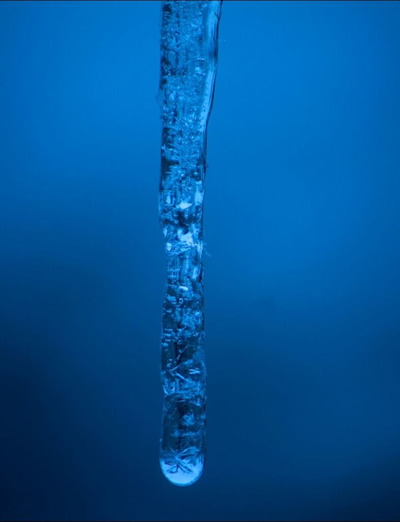 CLOSE-UP OF WATER AGAINST CLEAR BLUE SKY