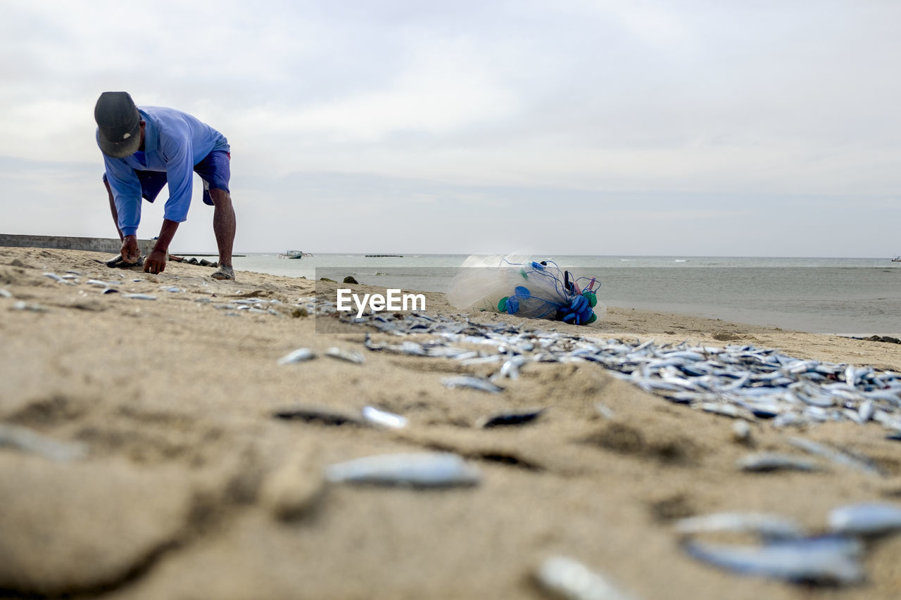 PEOPLE ON BEACH