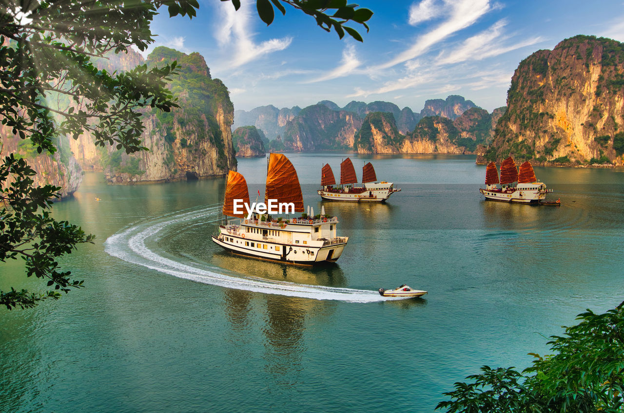 Beauty scenery of ha long bay with luxury cruises