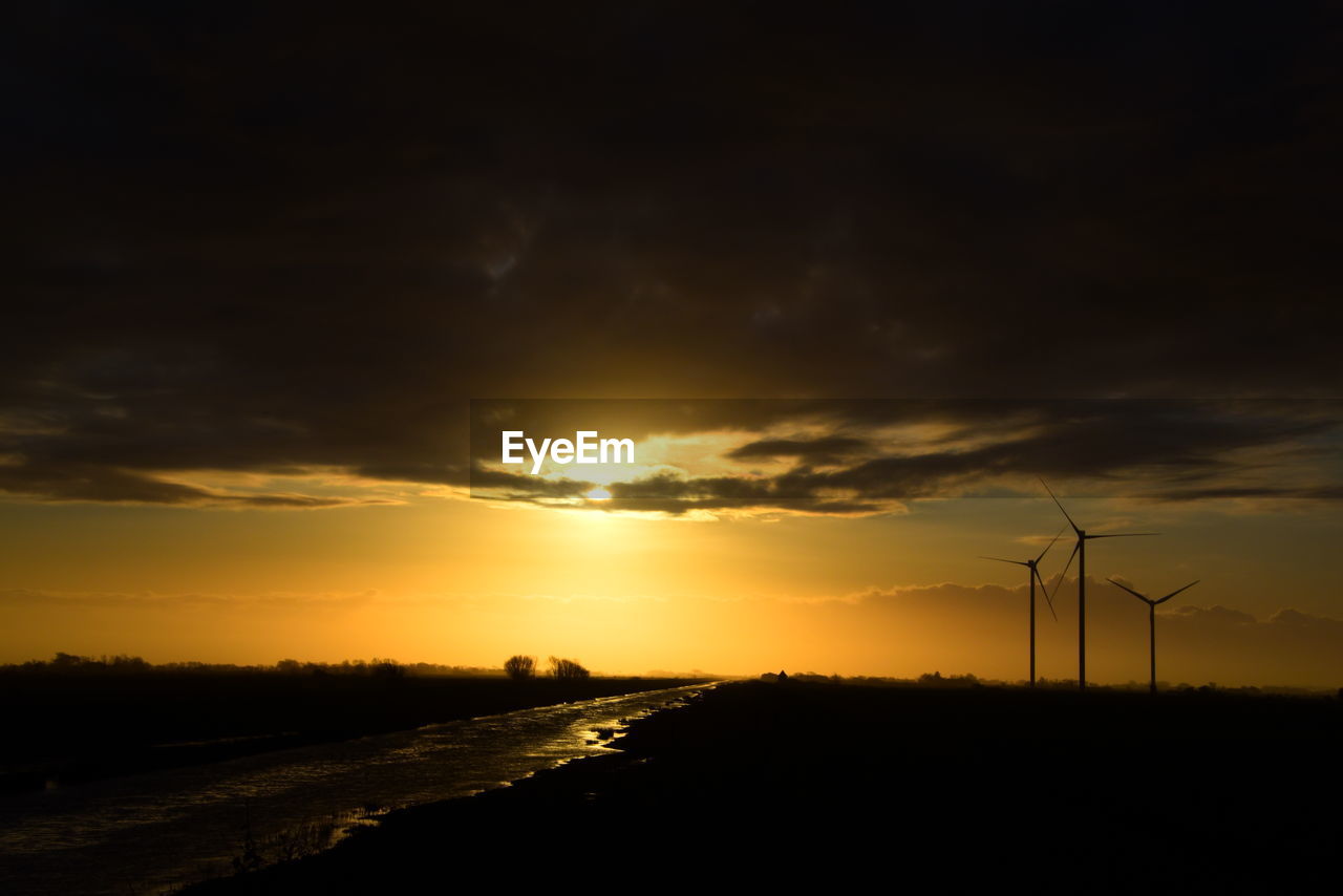 SCENIC VIEW OF SILHOUETTE LANDSCAPE AGAINST SKY AT SUNSET