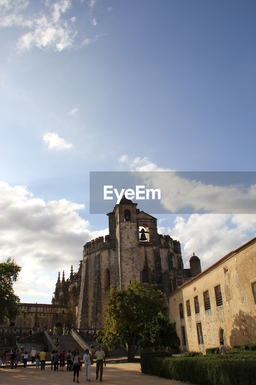 LOW ANGLE VIEW OF HISTORIC BUILDINGS AGAINST SKY