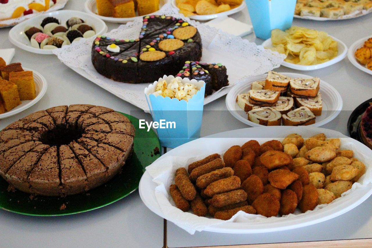 CLOSE-UP OF DESSERT IN PLATE