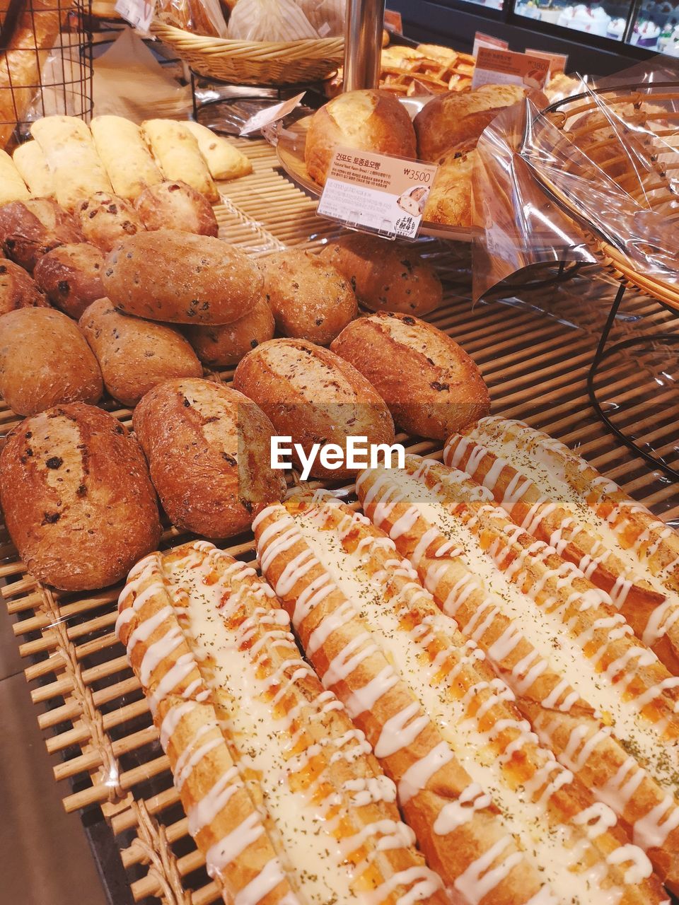 HIGH ANGLE VIEW OF BREAD ON STORE