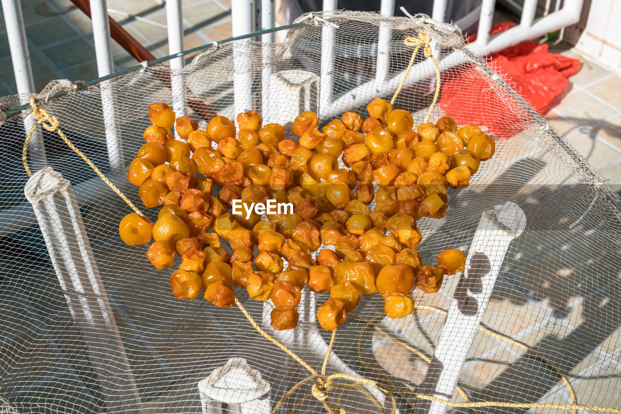 HIGH ANGLE VIEW OF ORANGE FRUITS ON METAL CONTAINER