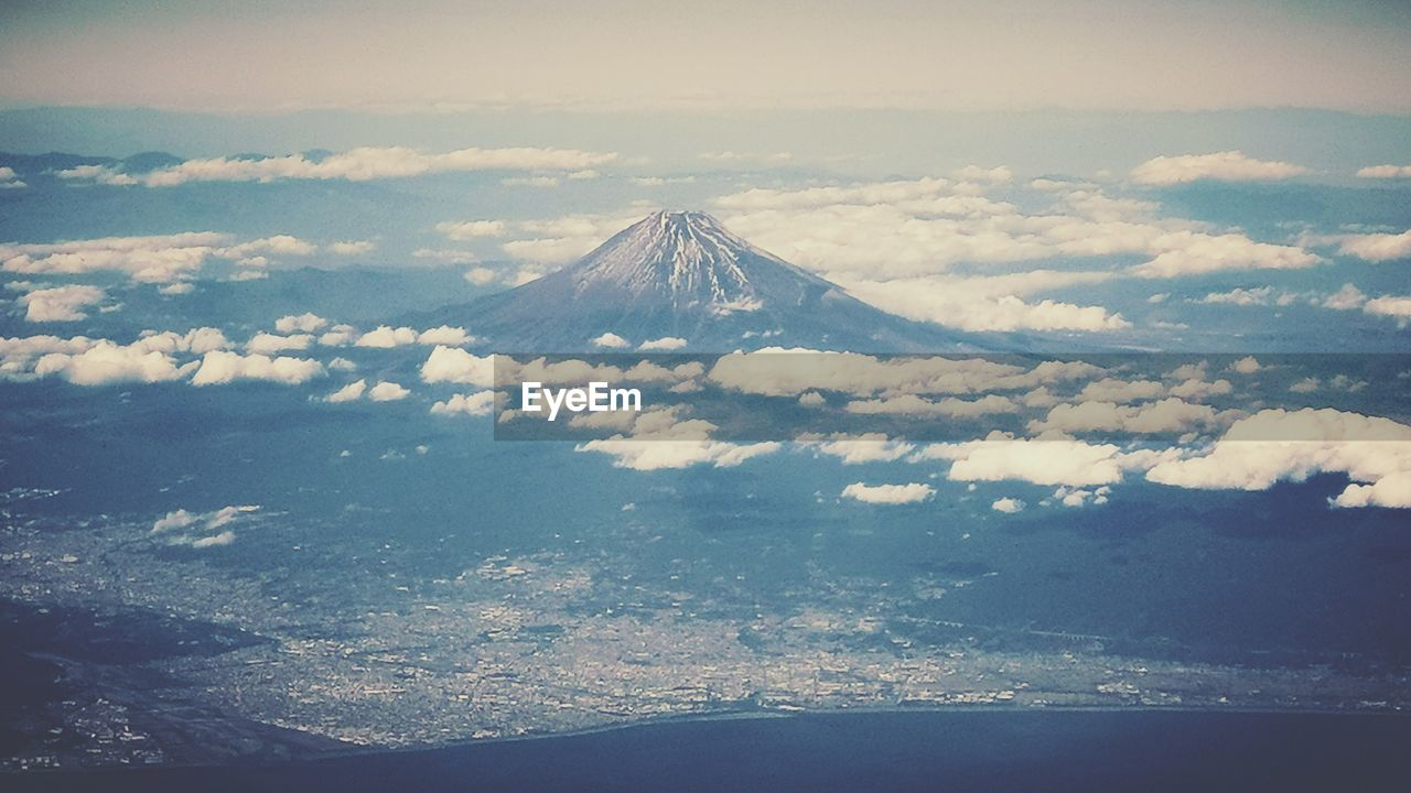 AERIAL VIEW OF SNOWCAPPED LANDSCAPE AGAINST SKY