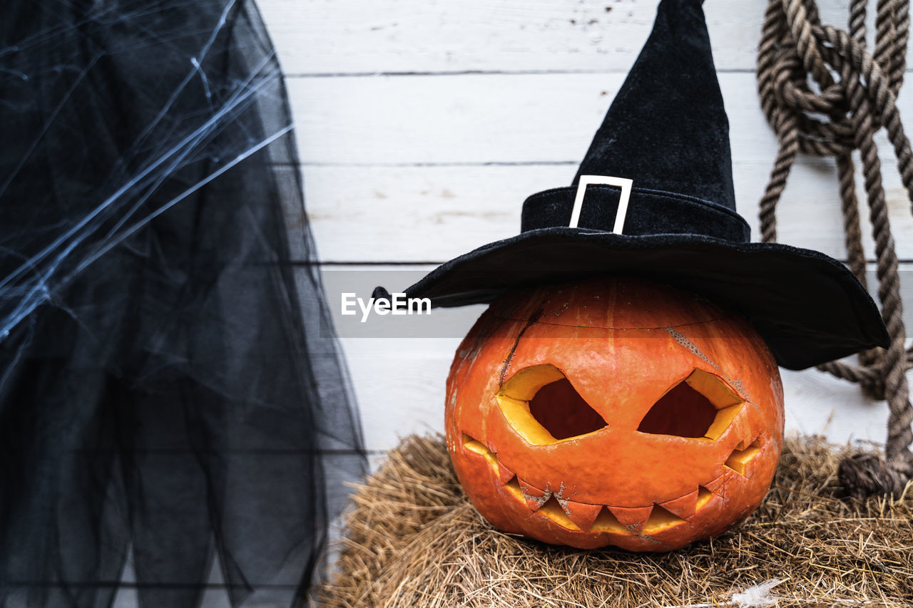 CLOSE-UP OF PUMPKIN ON PUMPKINS DURING OUTDOORS