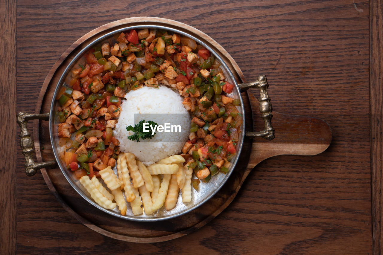 HIGH ANGLE VIEW OF FOOD ON TABLE AGAINST WALL