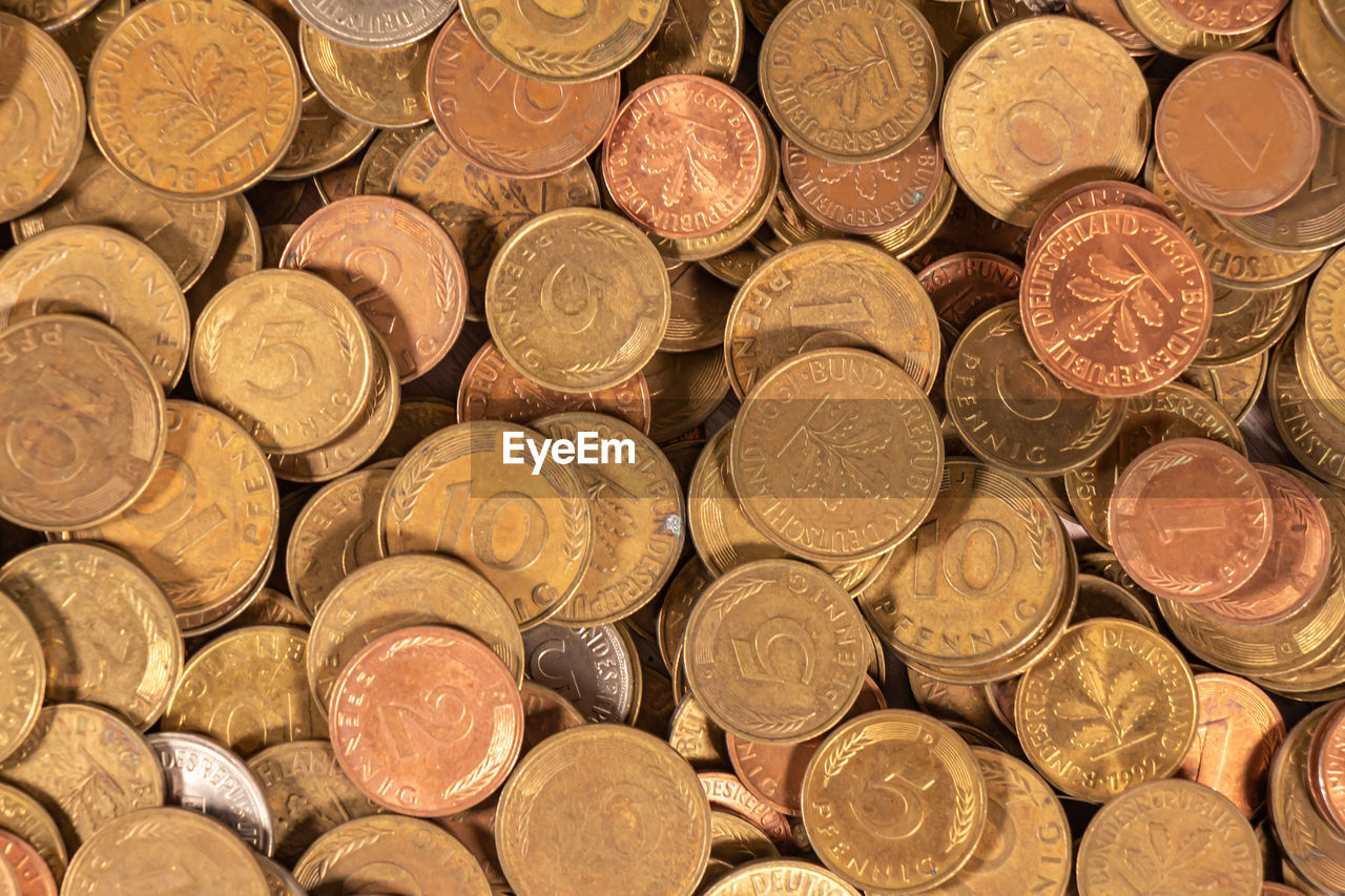 finance, large group of objects, money, coin, backgrounds, business, full frame, abundance, currency, close-up, wealth, circle, shape, wood, business finance and industry, heap, geometric shape, no people, savings, cash, finance and economy, timber, metal