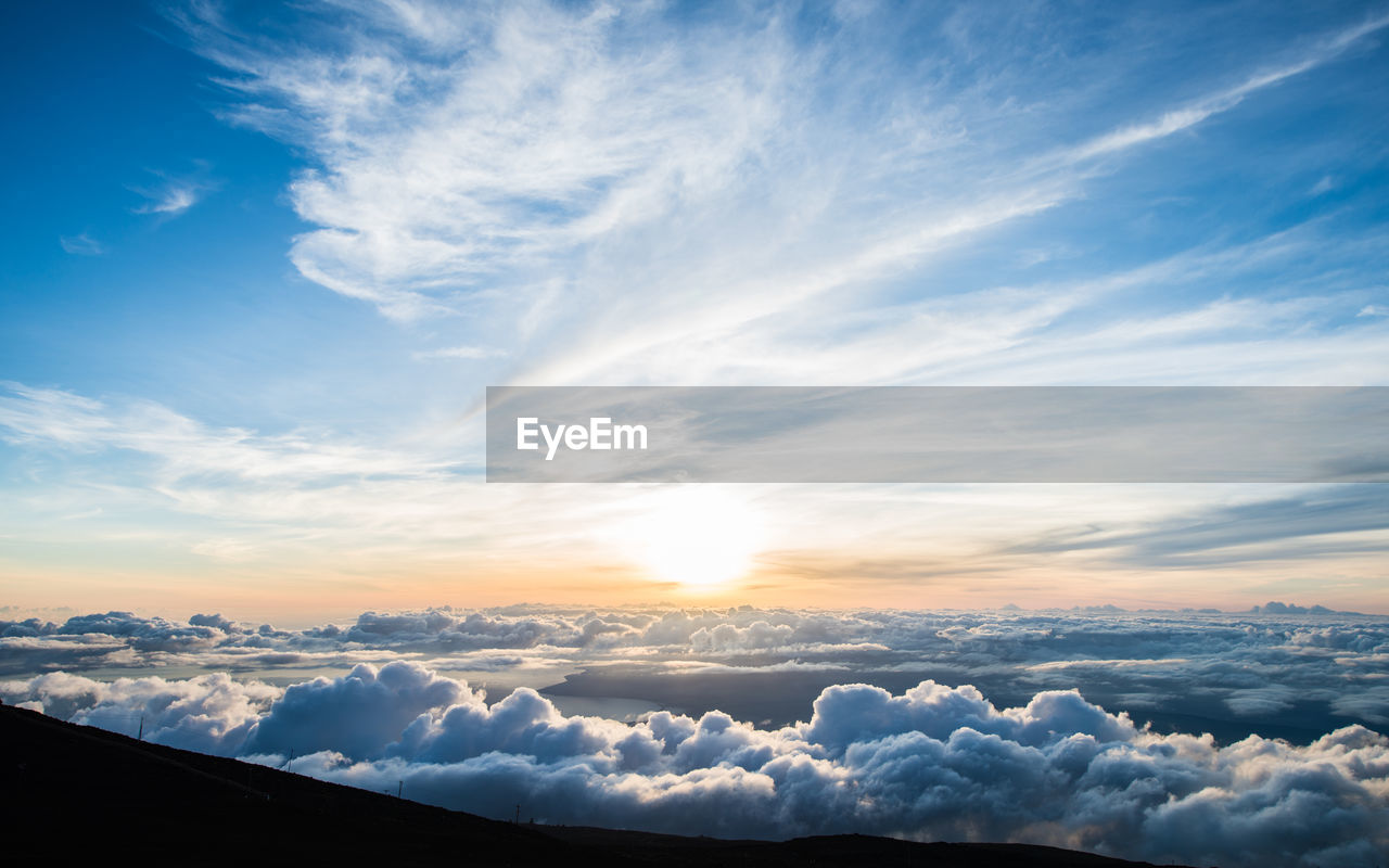 SCENIC VIEW OF SNOW MOUNTAINS AGAINST SKY