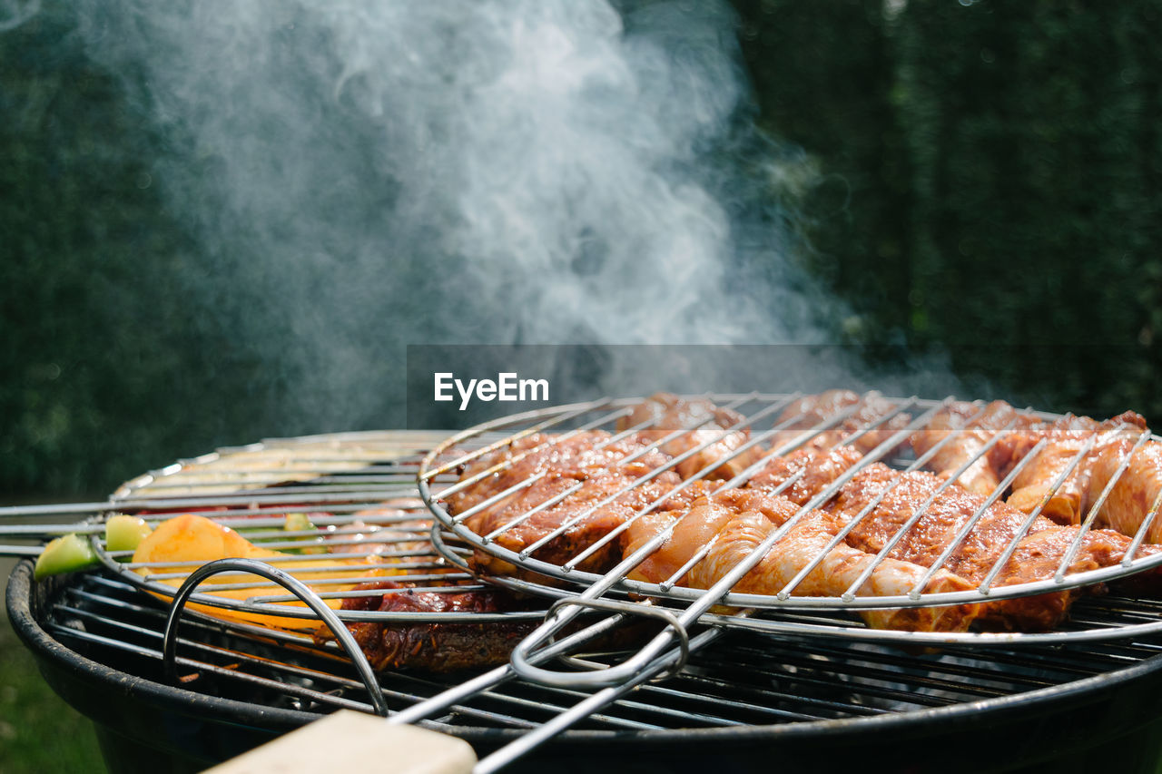 CLOSE-UP OF FOOD ON BARBECUE