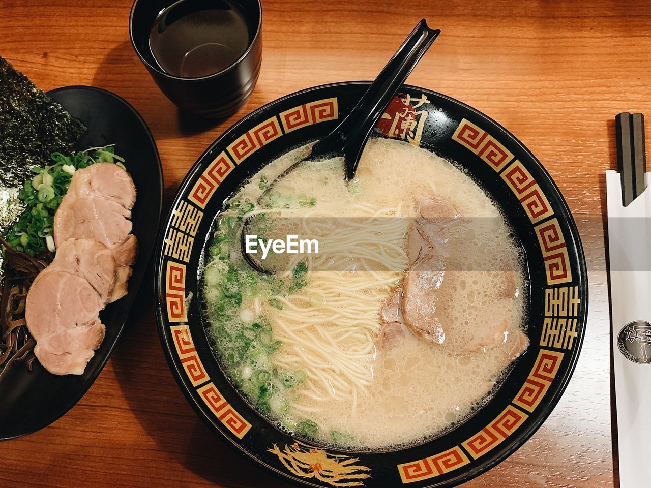 HIGH ANGLE VIEW OF SOUP IN BOWL